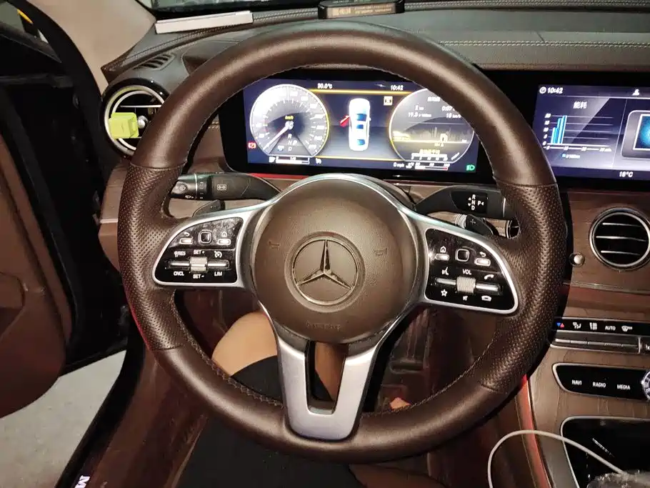 Mercedes-Benz E-Class 2020 — фото 15