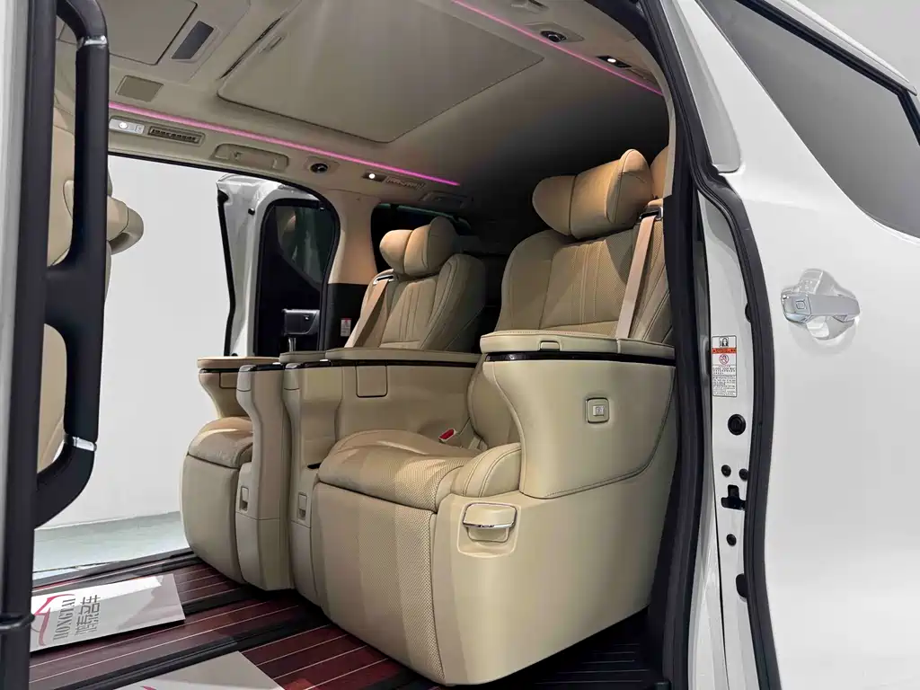 Toyota Alphard 2021 — фото 18