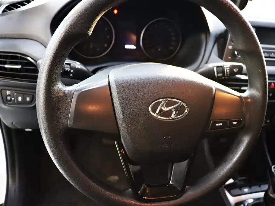 Hyundai Elantra 2022 — фото 15