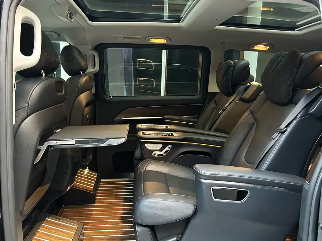 Mercedes-Benz V-Class 2021 — фото 11