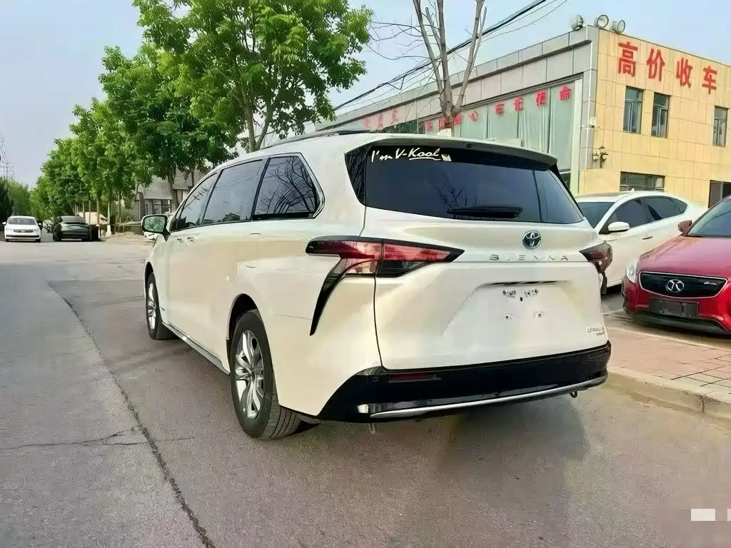 Toyota Sienna 2022 — фото 7