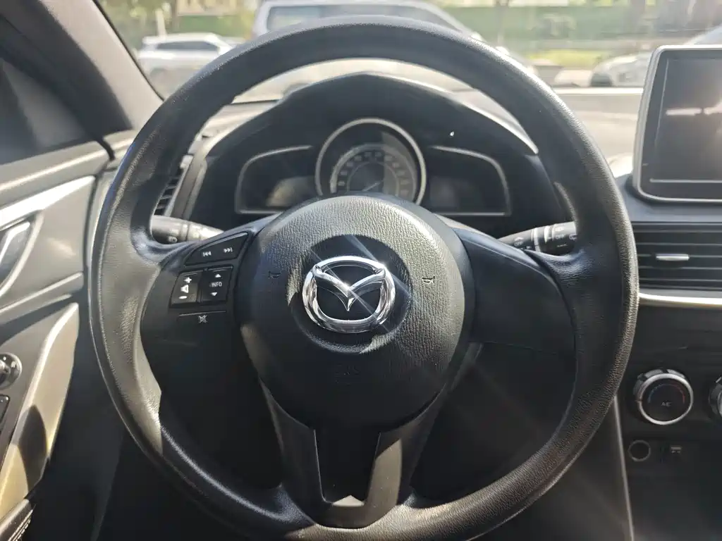 Mazda CX-4 2017 — фото 13