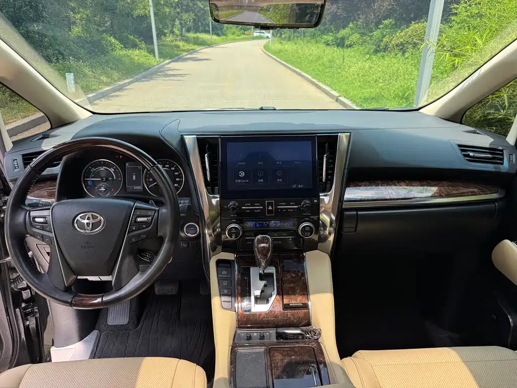 Toyota Alphard 2023 — фото 6