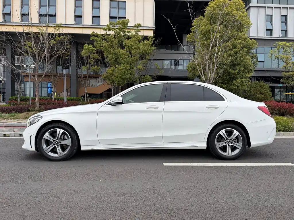 Mercedes-Benz C-Class 2019 — фото 10
