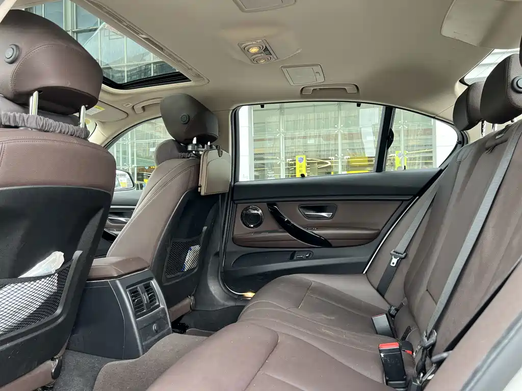 BMW 3 Series 2019 — фото 10