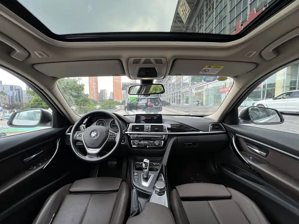 BMW 3 Series 2019 — фото 16