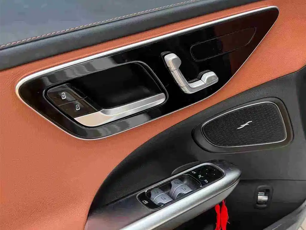 Mercedes-Benz C-Class 2023 — фото 8