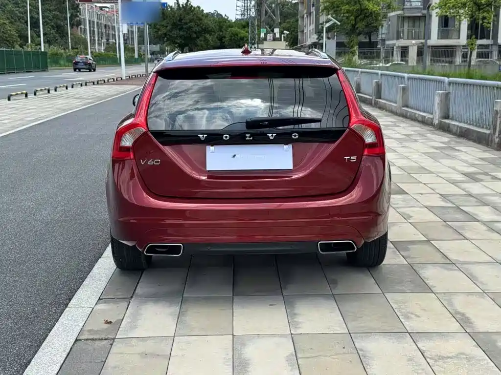 Volvo V60 2016 — фото 24