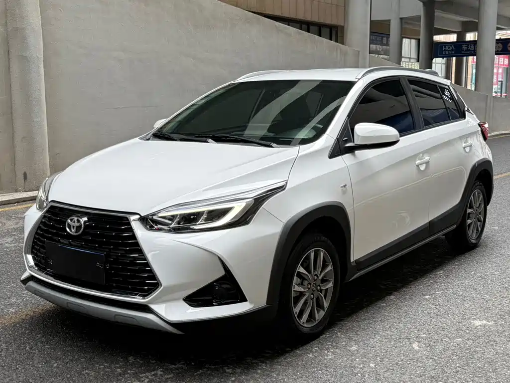Toyota Yaris L 2023 — фото 1