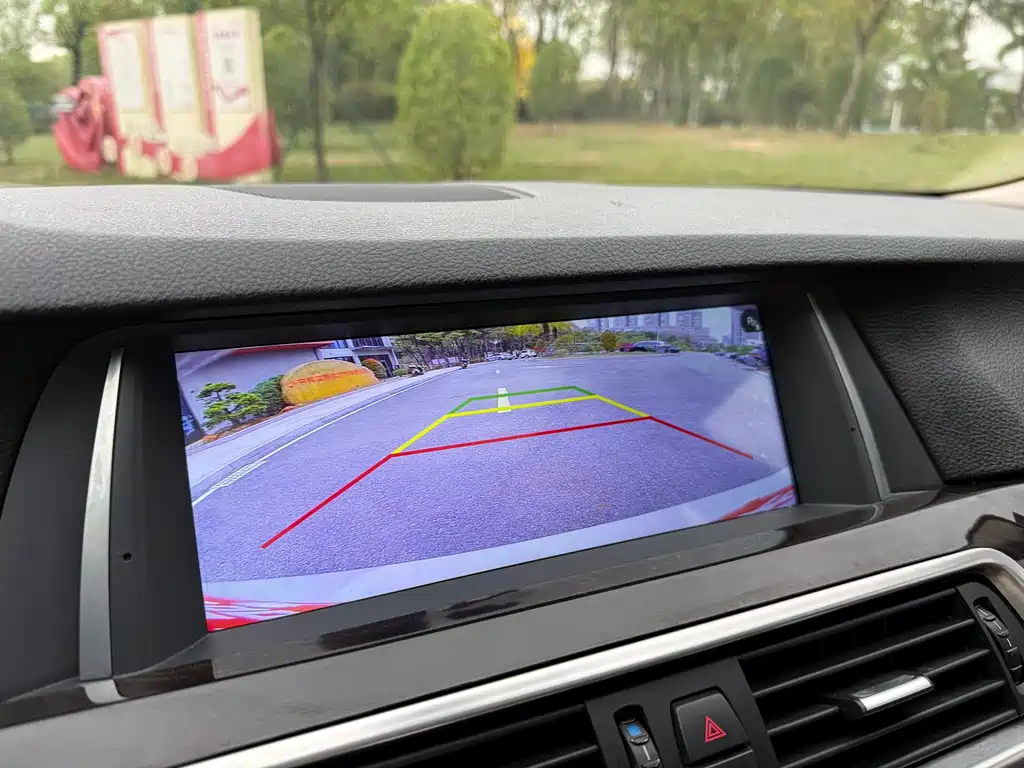 BMW 5 Series 2015 — фото 27