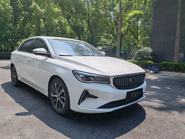 Geely Emgrand 2022