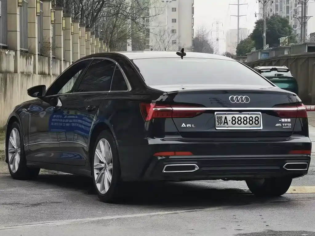 Audi A6L 2022