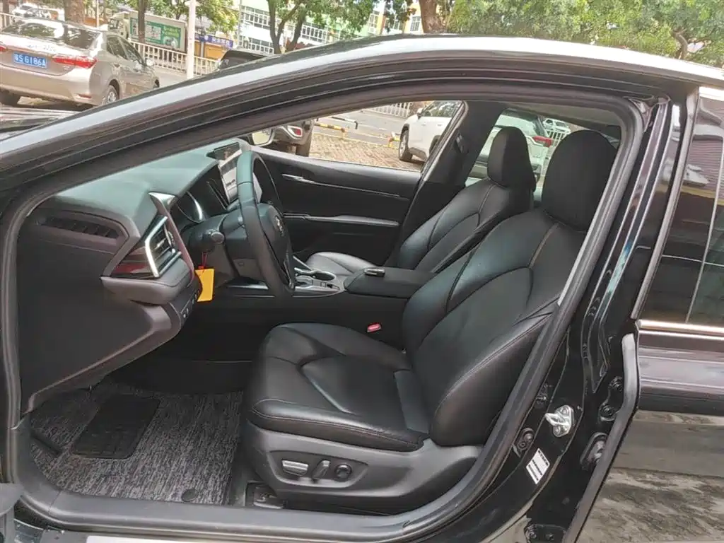Toyota Camry 2023 — фото 15