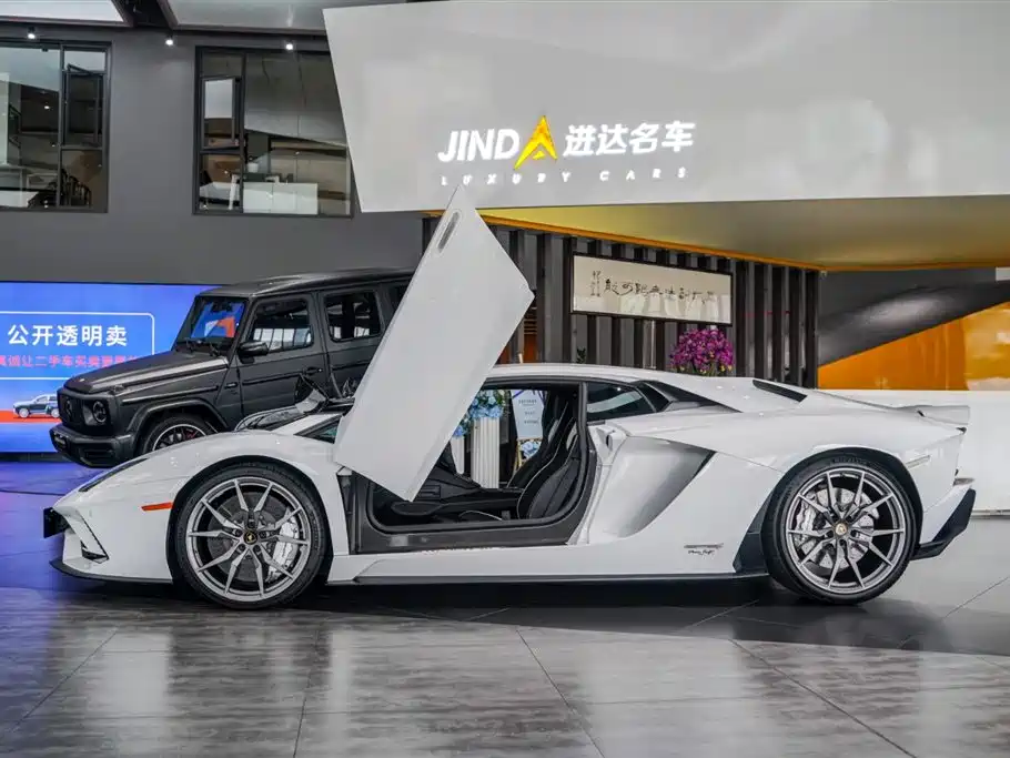 Lamborghini Aventador 2019 — фото 12