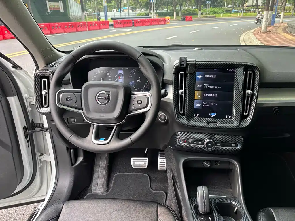 Volvo XC40 2021 — фото 17