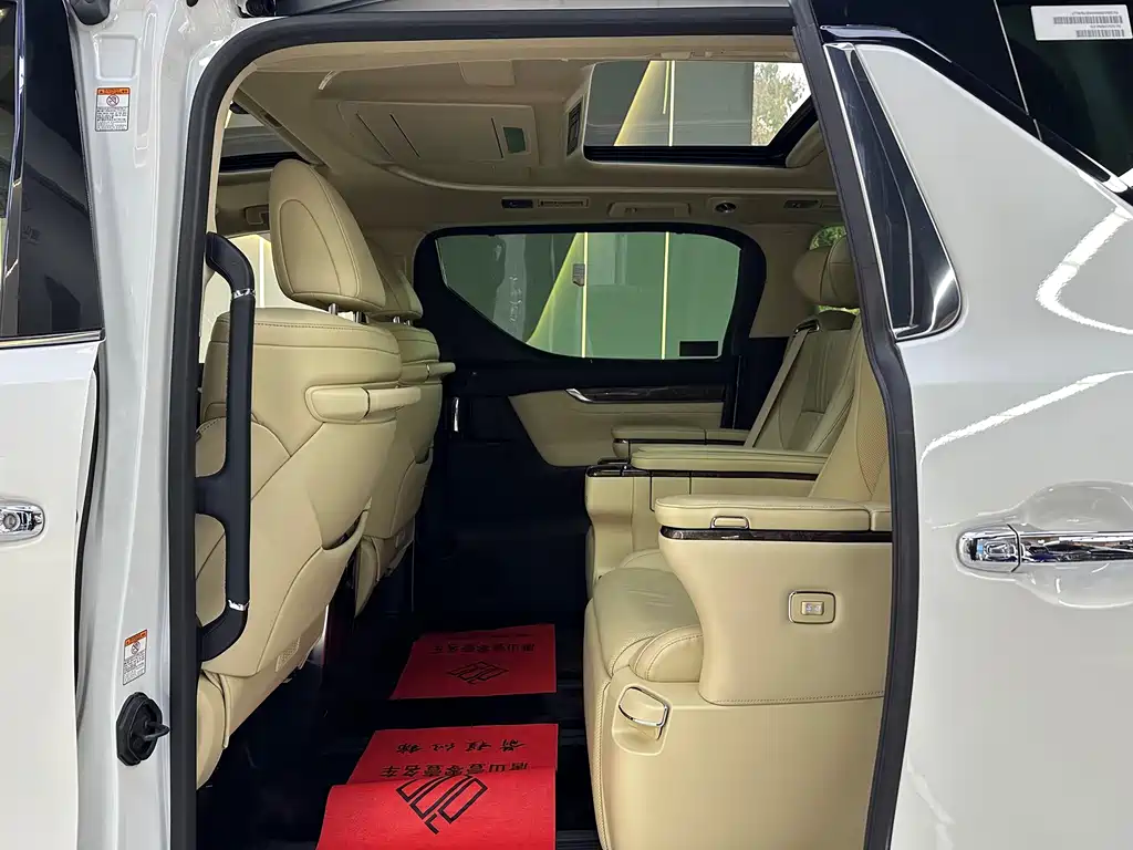 Toyota Alphard 2022 — фото 21