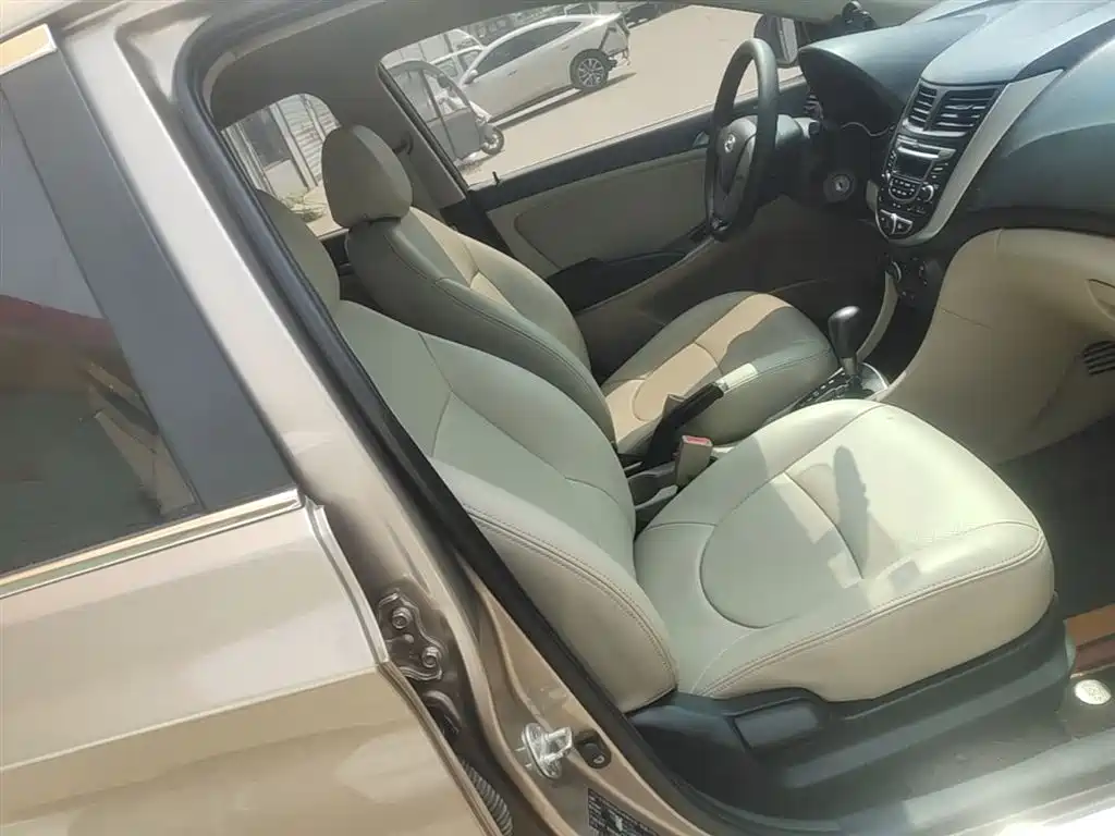 Hyundai Verna 2017 — фото 25