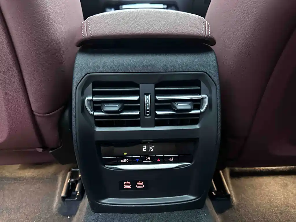 BMW 3 Series 2023 — фото 17