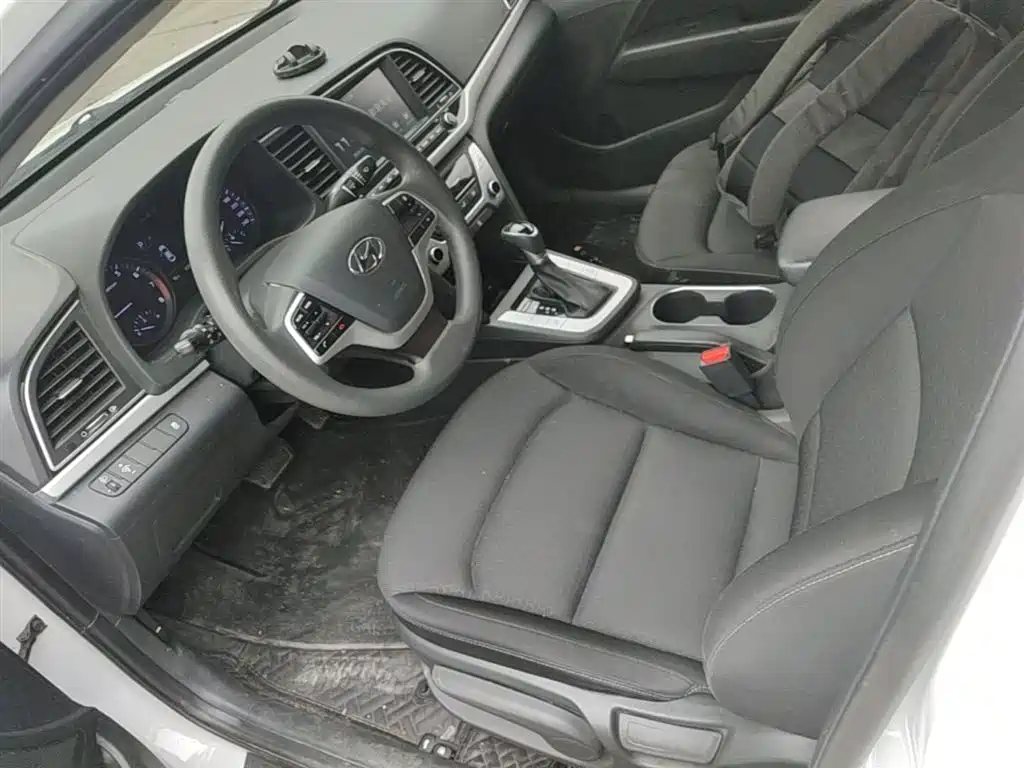 Hyundai Elantra 2019 — фото 15