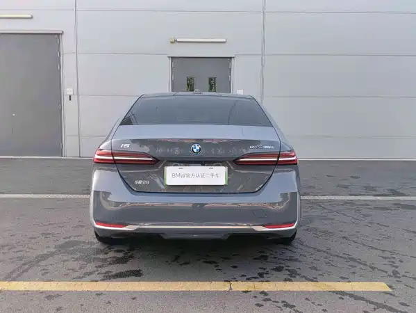 BMW i5 2025