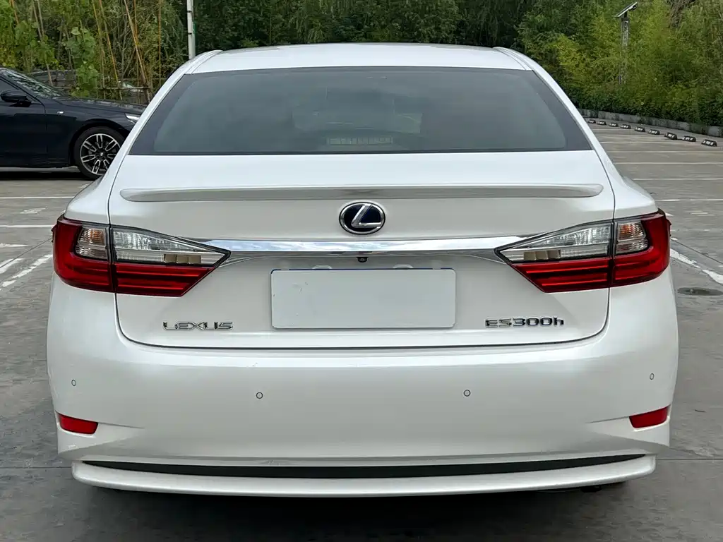 Lexus ES 2016 — фото 8
