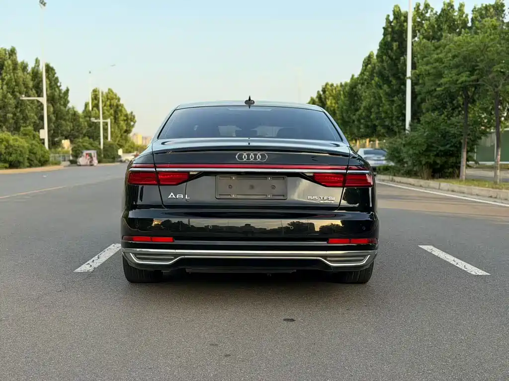Audi A8 2018 — фото 8