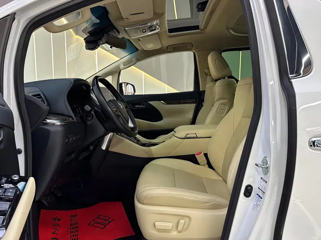 Toyota Alphard 2022 — фото 11
