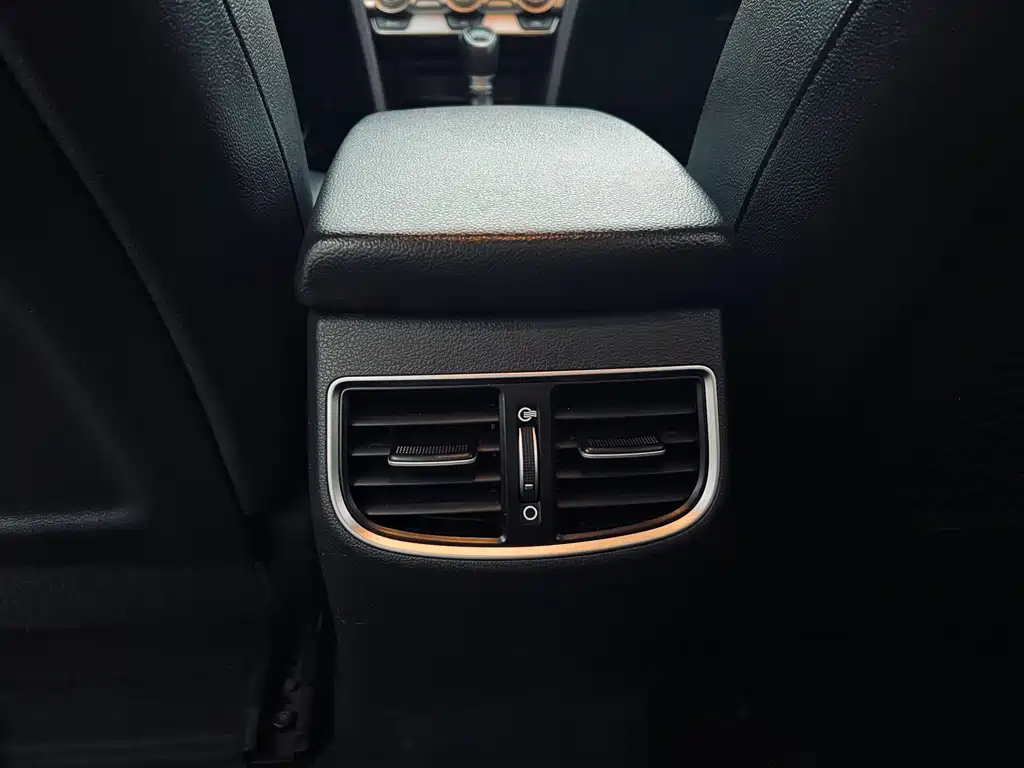 Hyundai Elantra 2020 — фото 15