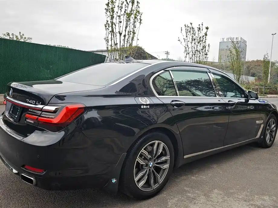 BMW 7 Series 2011 — фото 5