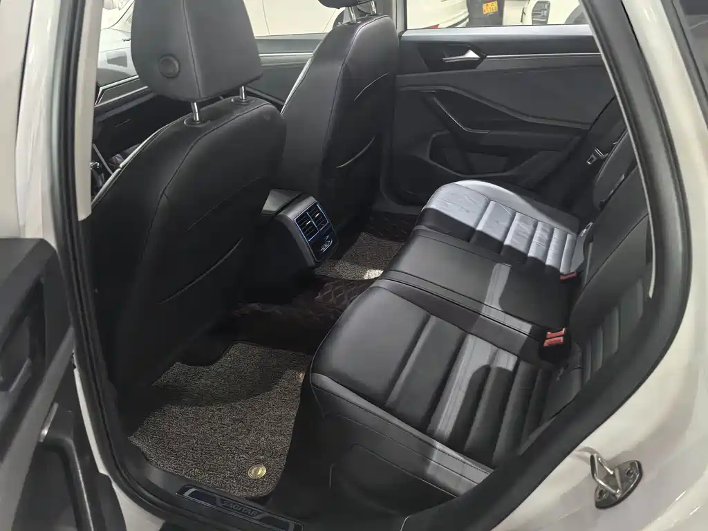 Volkswagen Sagitar 2020