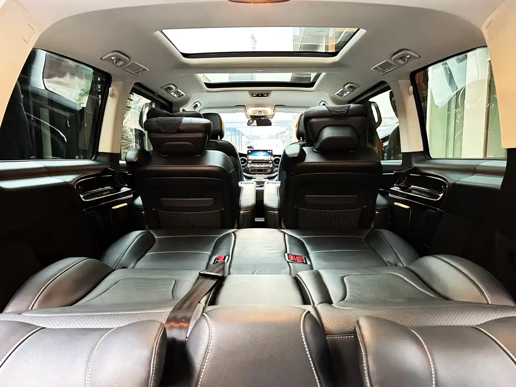 Mercedes-Benz V-Class 2021 — фото 15