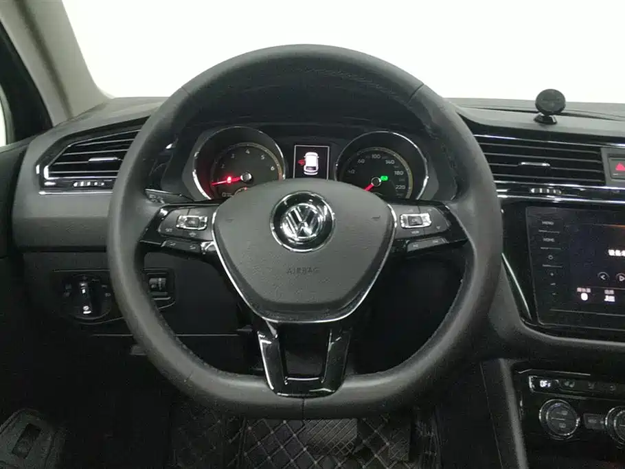 Volkswagen Tiguan L 2020 — фото 15