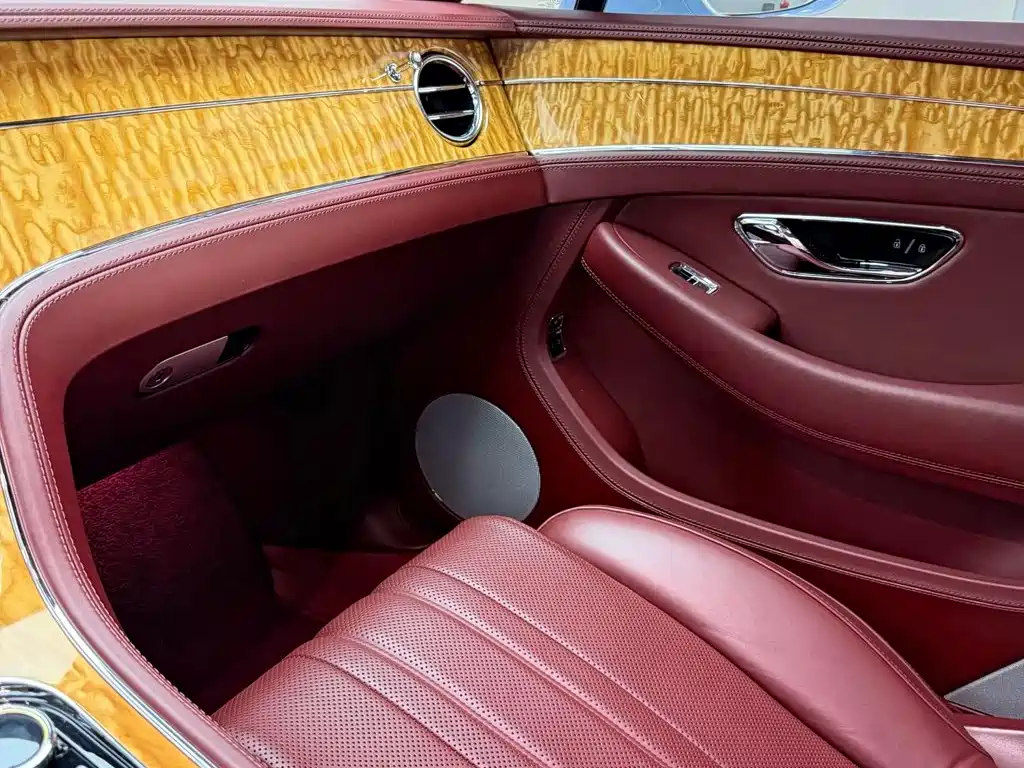 Bentley Continental 2020 — фото 9