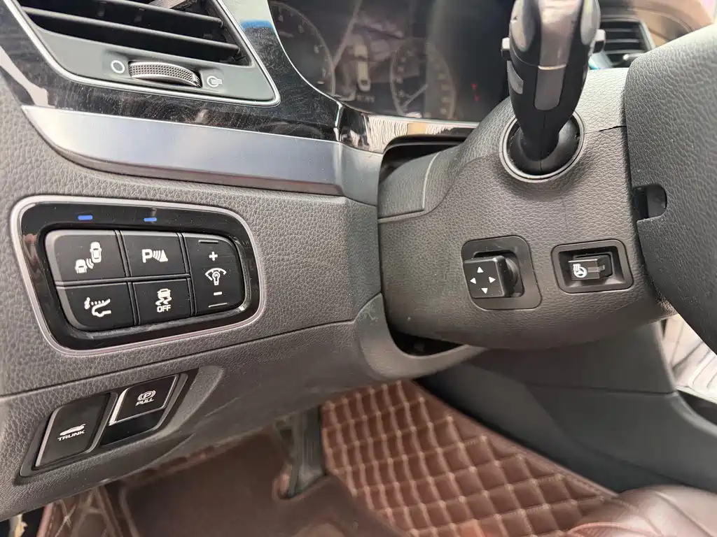 Hyundai Equus 2014 — фото 12