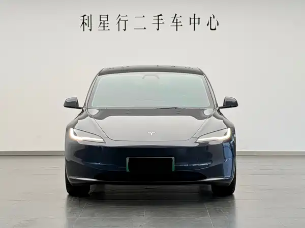 Tesla Model 3 2024