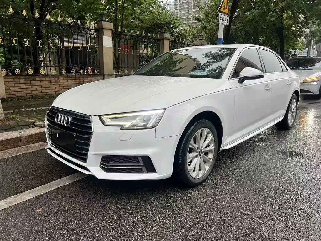 Audi A4L 2019 — фото 1
