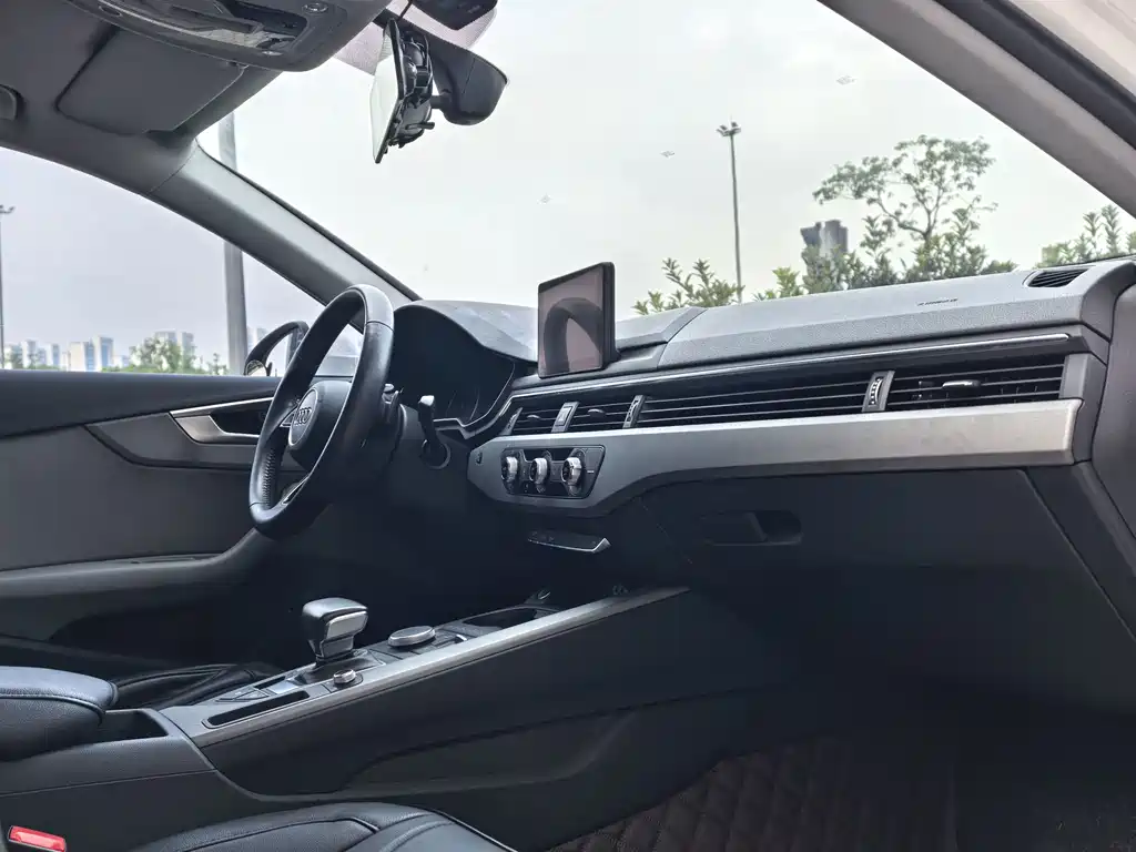 Audi A4L 2017 — фото 11