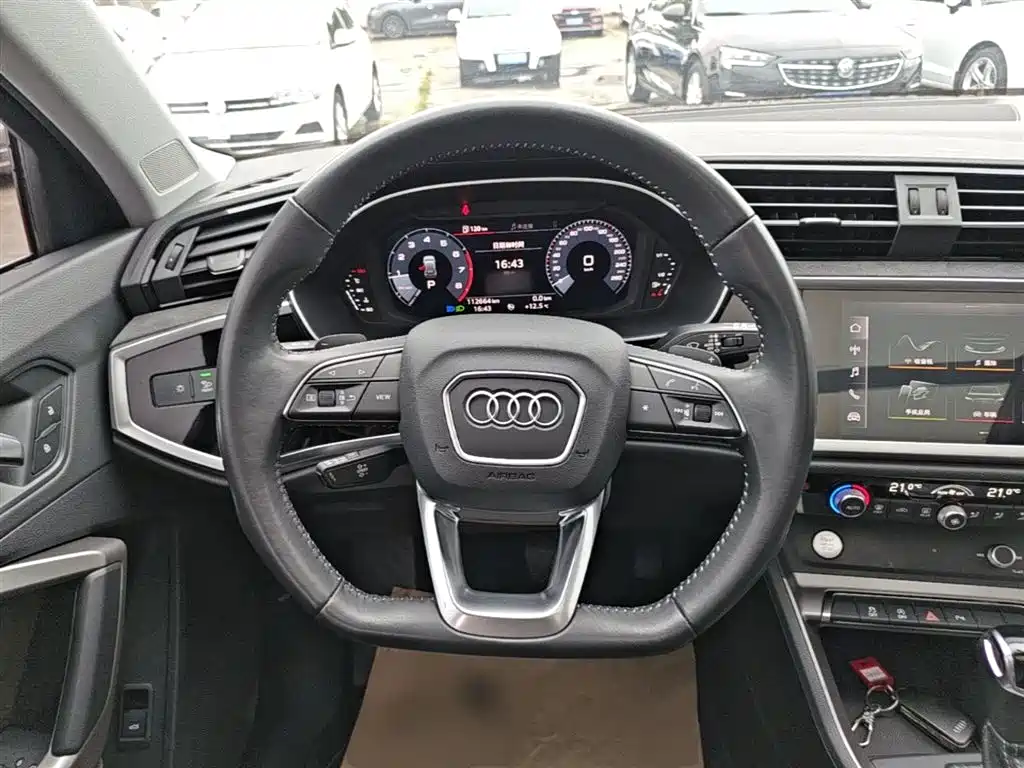 Audi Q3 2020 — фото 11