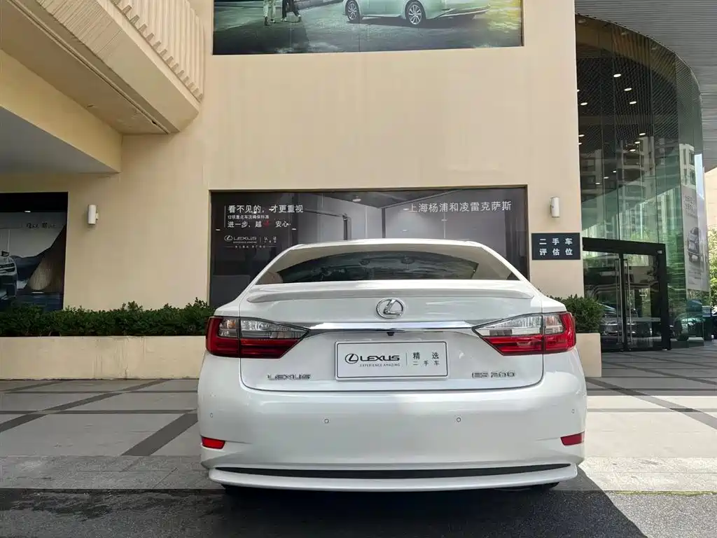 Lexus ES 2016