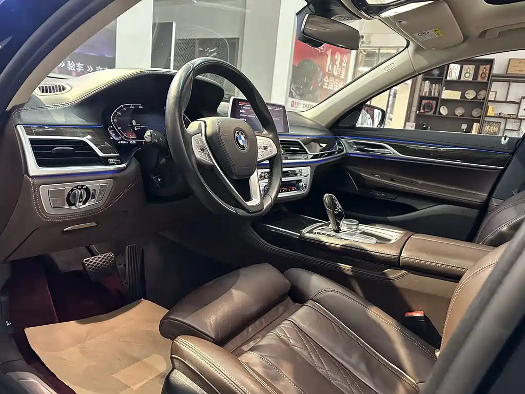 BMW 7 Series 2020 — фото 12