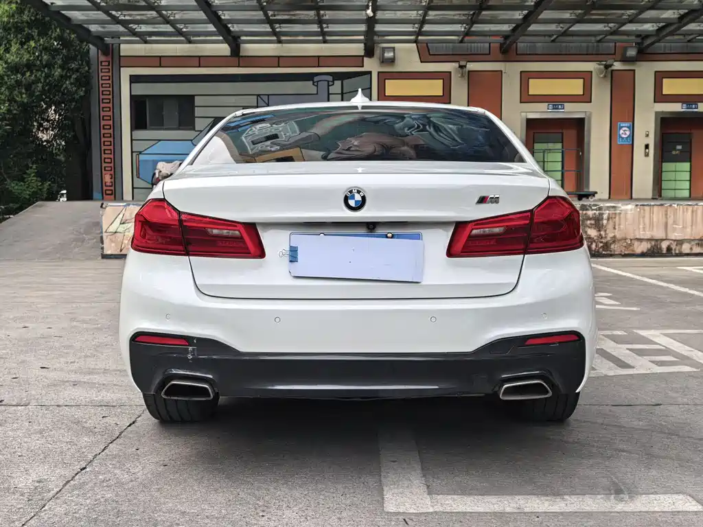 BMW 5 Series 2018 — фото 15