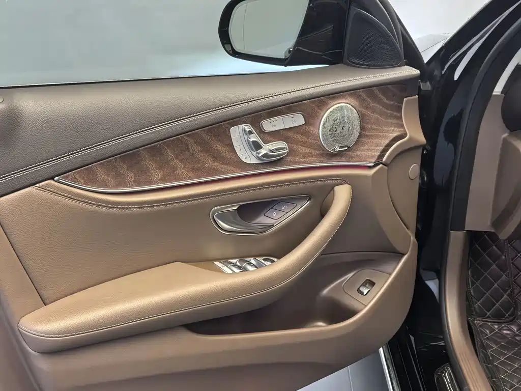 Mercedes-Benz E-Class 2022 — фото 17