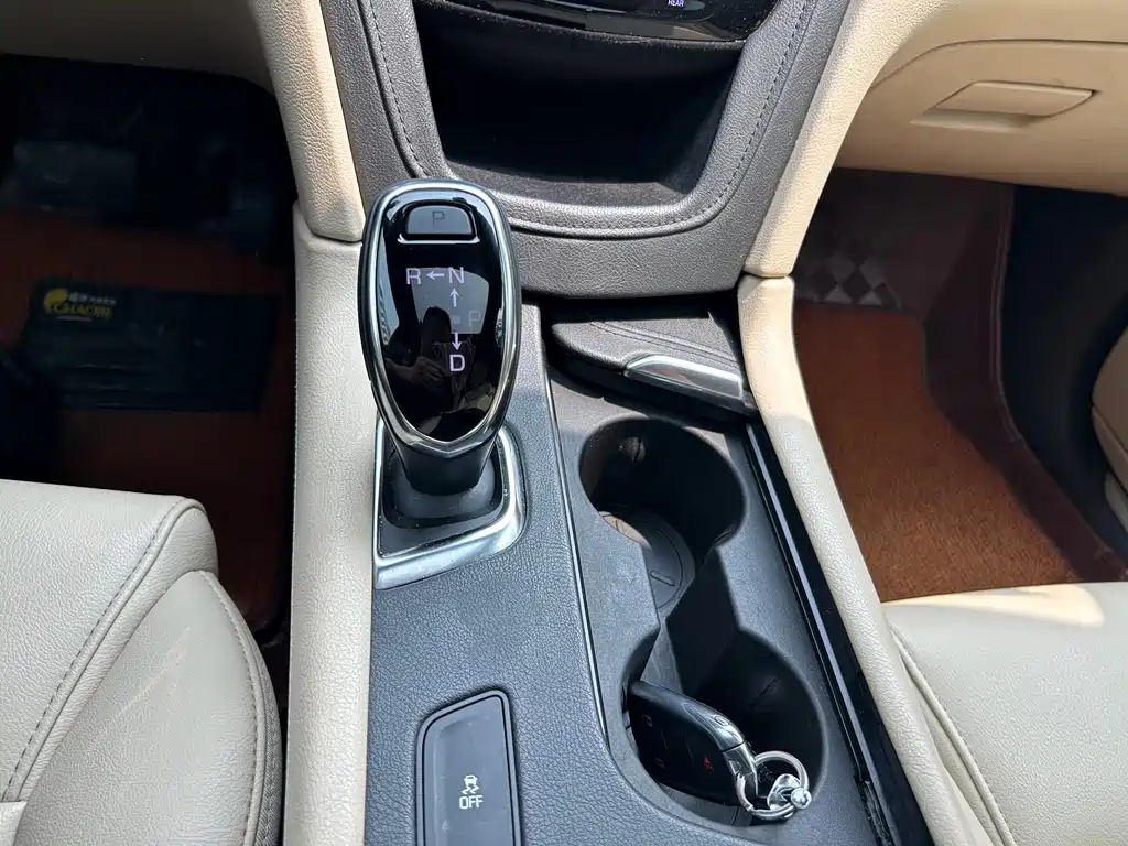 Cadillac XT5 2017 — фото 12