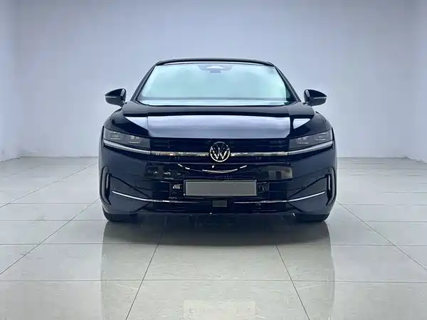 Volkswagen Magotan 2025