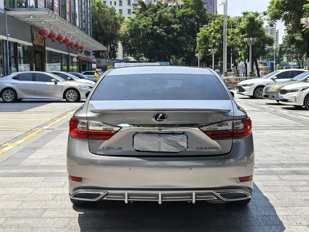 Lexus ES 2017 — фото 7