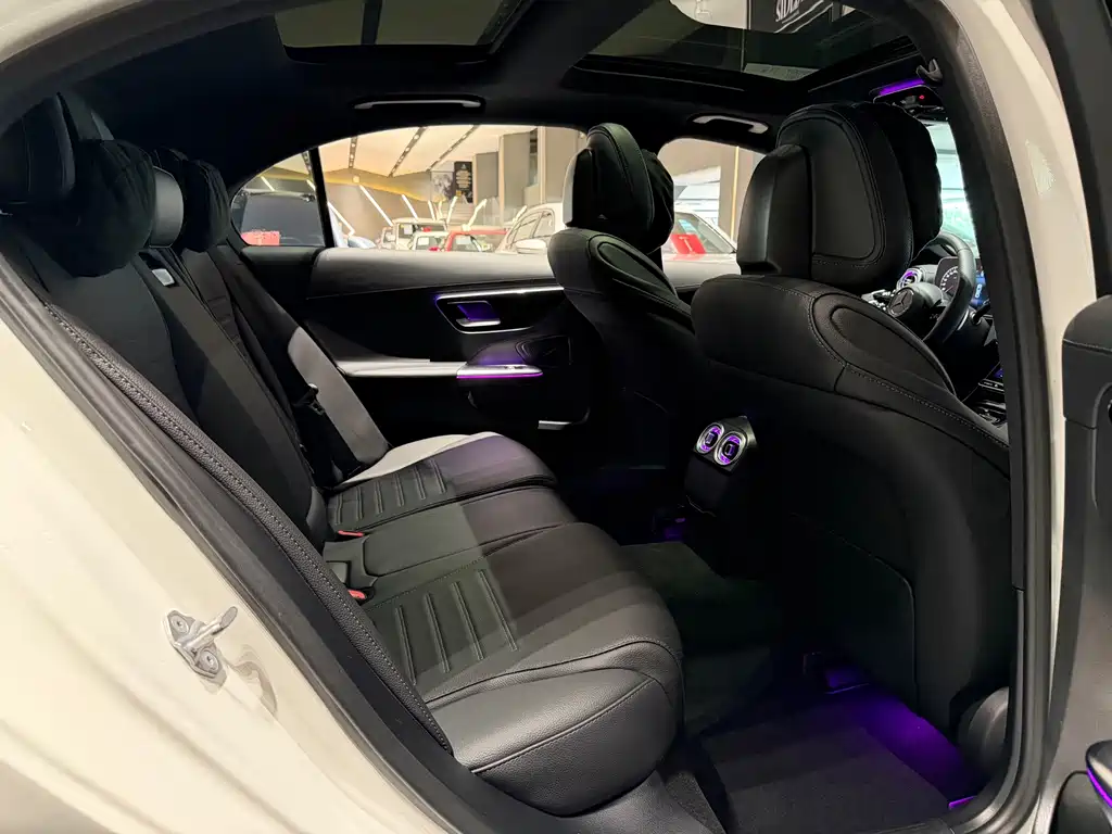 Mercedes-Benz C-Class 2023 — фото 12