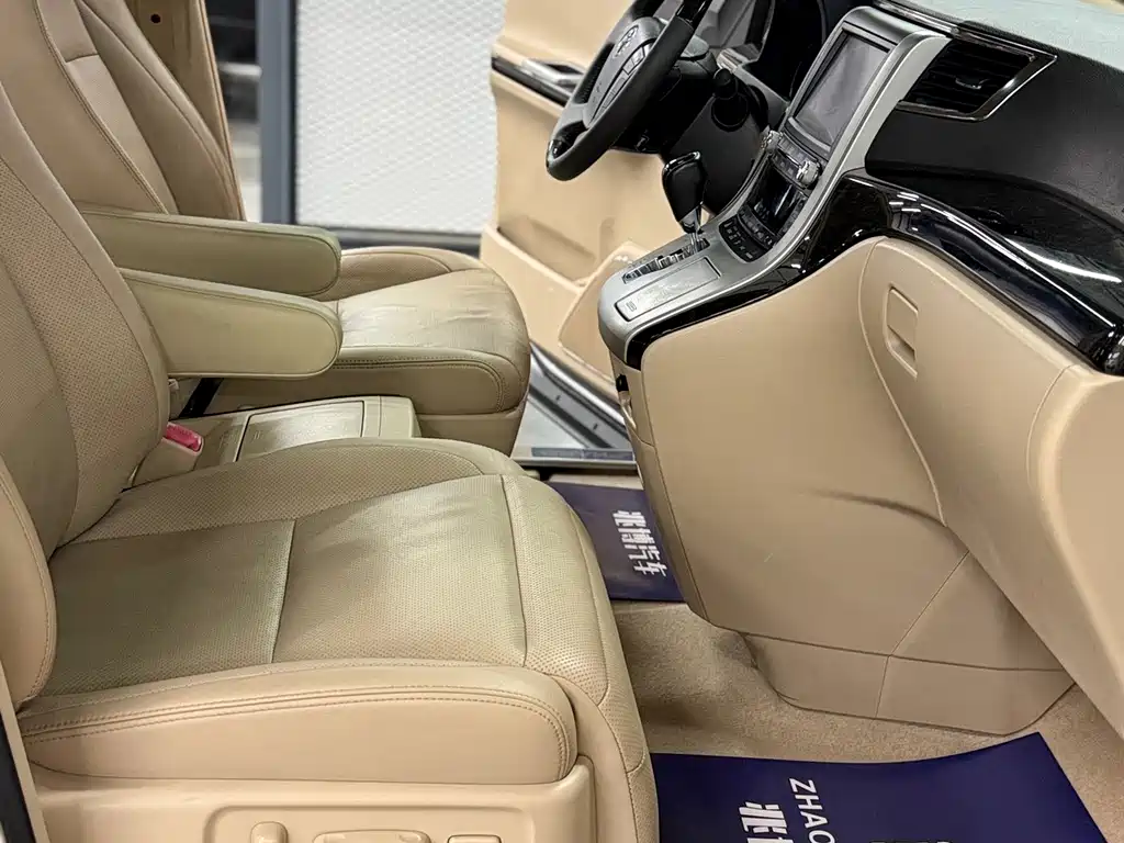 Toyota Alphard 2012 — фото 18