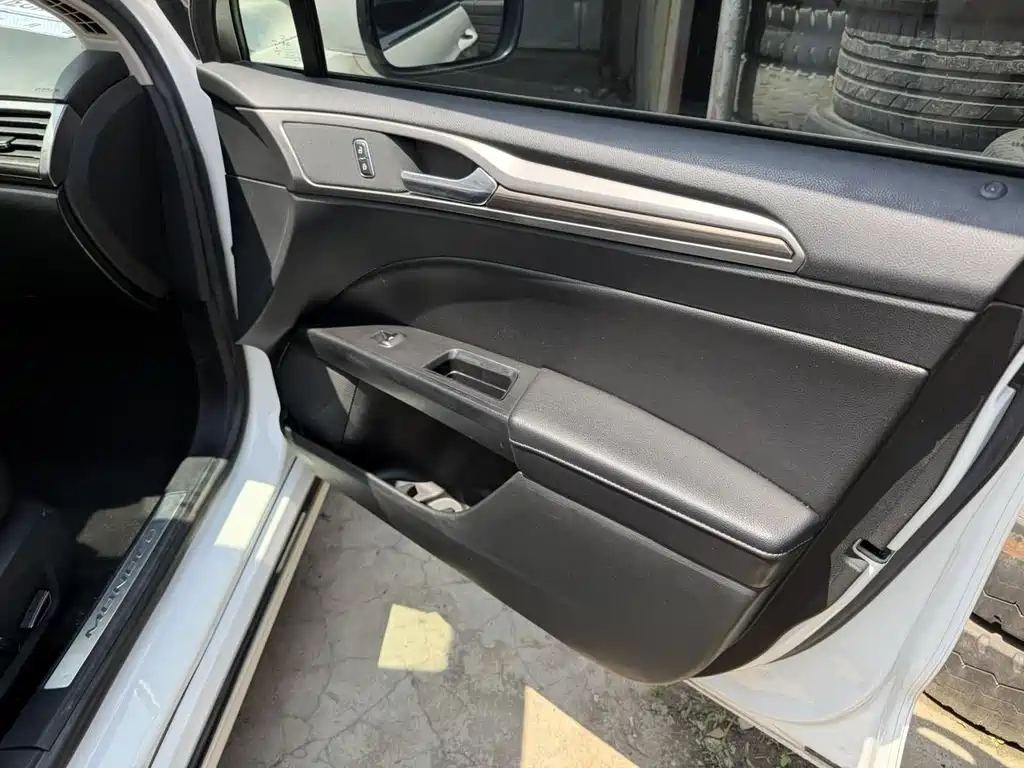 Ford Mondeo 2017 — фото 11