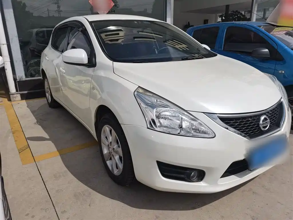 Nissan Tiida 2015 — фото 9