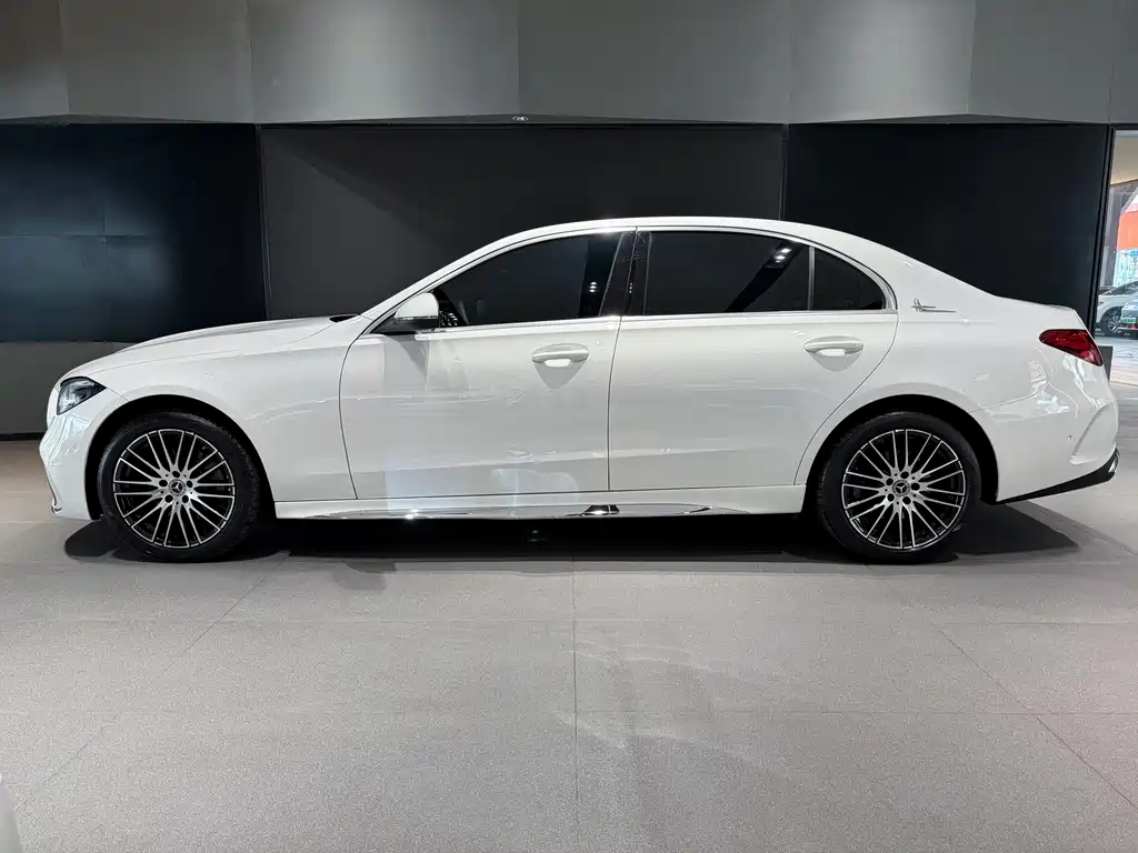 Mercedes-Benz C-Class 2023 — фото 3